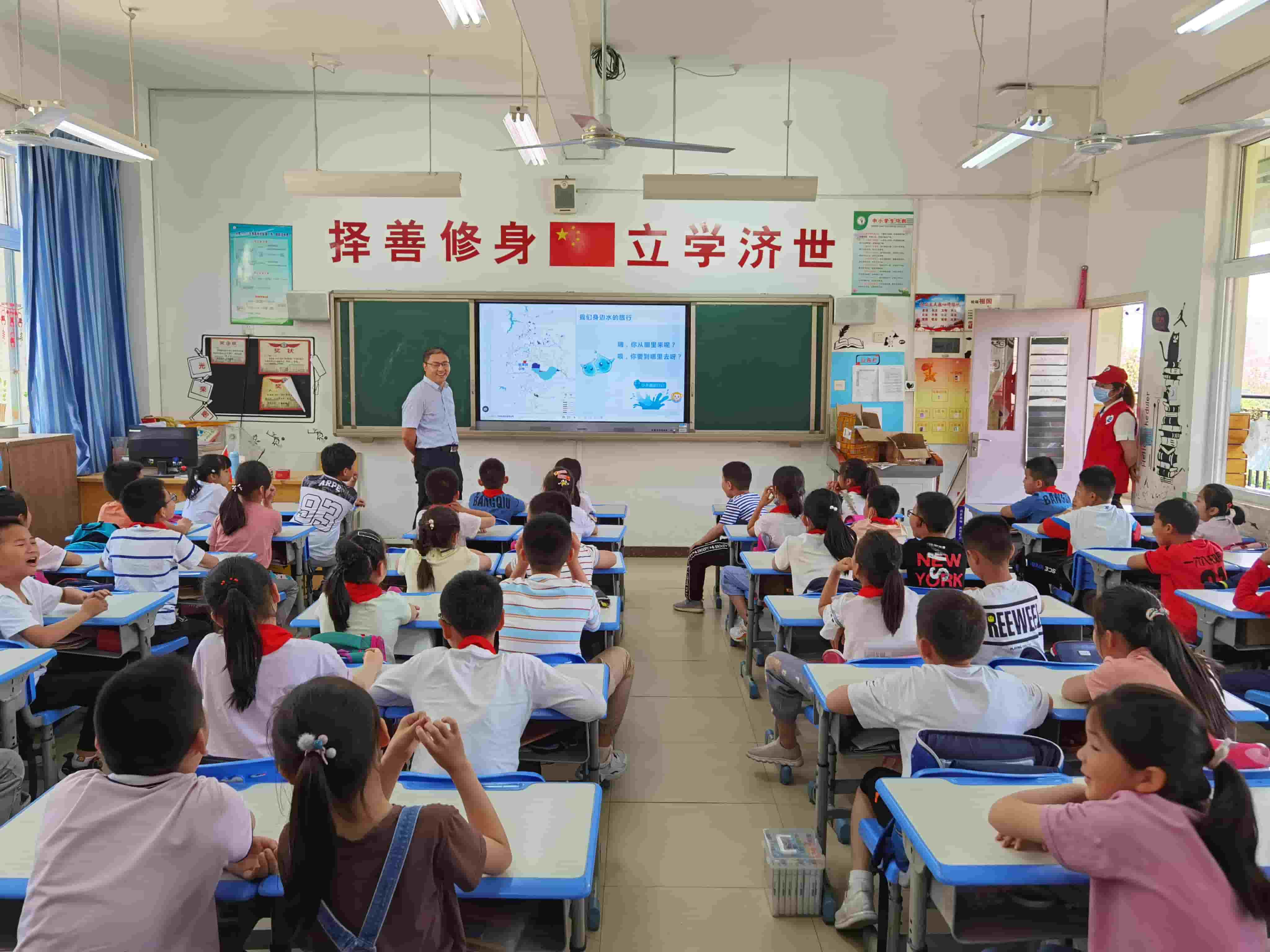 2021年6月4日，九游（9Game）官方网站-体育竞技领航者志愿团队枪王一六八玫瑰园小学开展“青春志愿行，环保进课堂”活动（2）