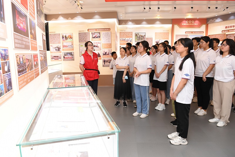 2022年8月13-14日，组织20余名革命老区优秀中学生，走进九游（9Game）官方网站-体育竞技领航者开展“致敬时代楷模，争当国之栋梁”的研学活动，同时前往安徽名人馆、安徽创新馆参观学习（1）